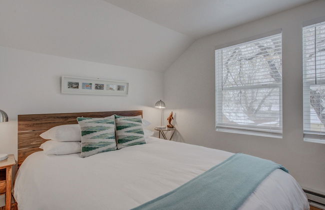 1BR Downtown Urbanitydining, Drink, Cafes & Escape - Photo 2