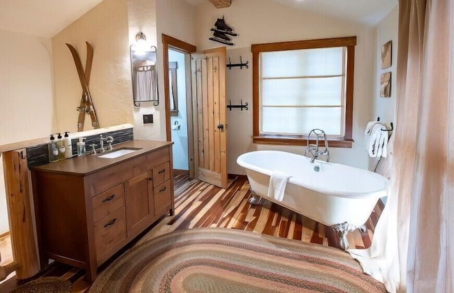 Snow Creek Cabins by Fernie Lodging Co. - Photo 20