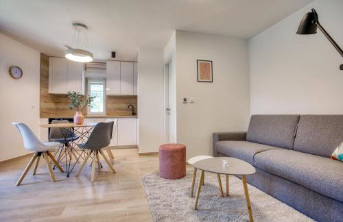 VILLA CVITA is a modern 5-bedroom villa with a Jacuzzi, a Gym and Finnish Sauna, a heated pool, and amazing views - Foto 34