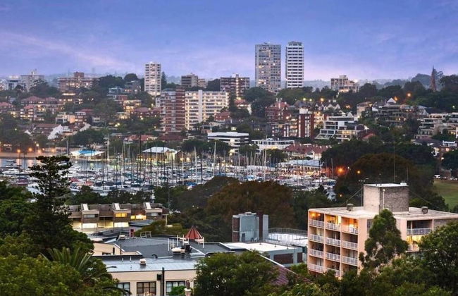 Brand New Lux Water View 3bd with Parking - Foto 13