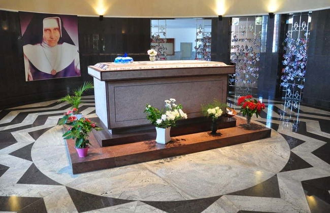 Tour por la iglesia de Bonfim y el santuario de Irmã Dulce - Foto 1