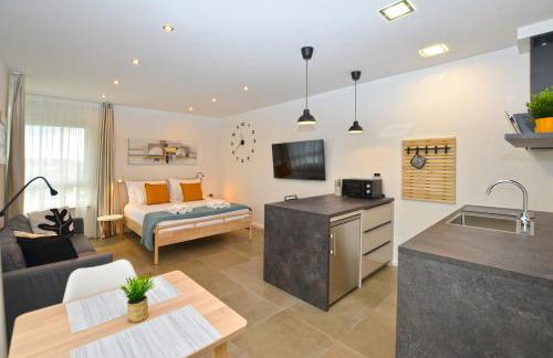 Black & White Studios - Photo 18