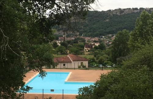 CONFORTABLE MAISON DANS VILLAGE VACANCES AVEC PISCINE A CAJARC - Photo 1