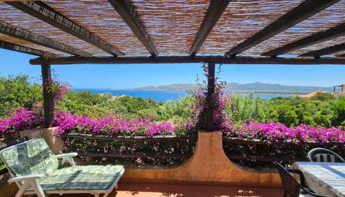 LA TERRAZZA SUL MARE - panoramic cottage overlooking sea and Caprera island in a quiet residential area - 150 mt from the sea - Photo 3, Garden view