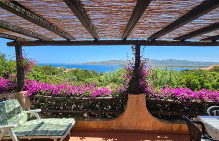 LA TERRAZZA SUL MARE - panoramic cottage overlooking sea and Caprera island in a quiet residential area - 150 mt from the sea - Photo 3