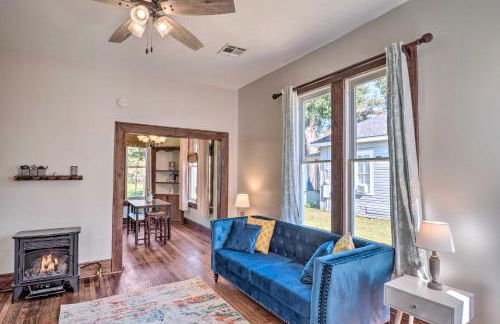 Lake Charles Cottage with Fireplace and Yard! - Foto 3