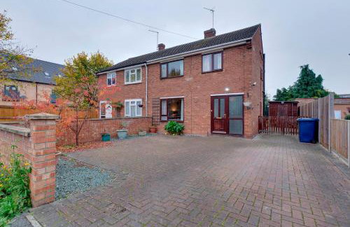 Pass the Keys Spacious and modern house with Free Parking - Photo 59