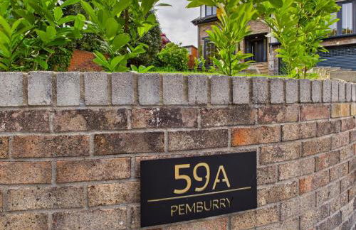 5-Bed Retreat with Hot Tub, Garden & Relaxing Views - Foto 49