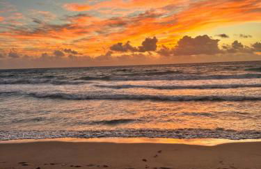 South Florida Spacious Oasis 4BR Retreat with 2 King Beds, Amazing Pool, near Beaches - Photo 9