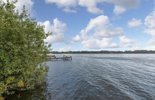 Nelsen mit Ruderboot auf Wassergrundstück - Photo 29