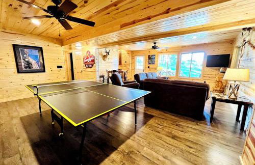 Cozy Lakefront Retreat with Game Room, Outdoor Living and Dock in Wisconsin - Foto 66