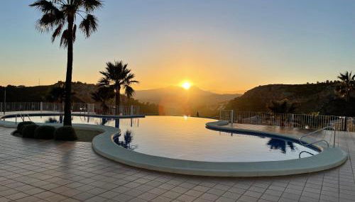 Tranquility, sun, breathtaking views & 7 minutes drive to sea - Foto 1