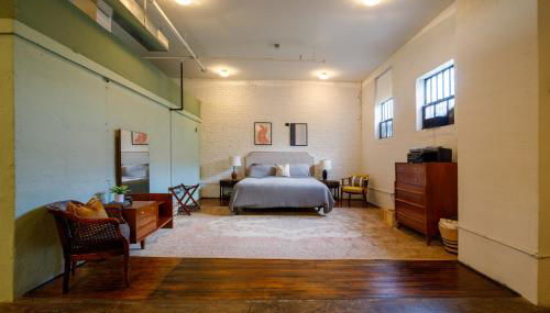 Downtown Lynchburg, Vault Loft, 1,500 sq. ft., Va - Foto 3, wardrobe