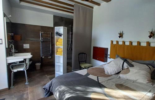 Gîte rénové avec piscine chauffée et jardin clos, à proximité des plages et de la campagne bio. - FR-1-426-531 - Foto 8