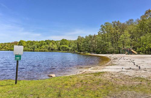Community Beach and Lake Pocono Summit Escape - Foto 40