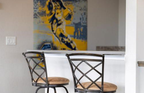 Rooftop Sunset Escape BBQ & Billiards Sleeps 8 - Foto 26