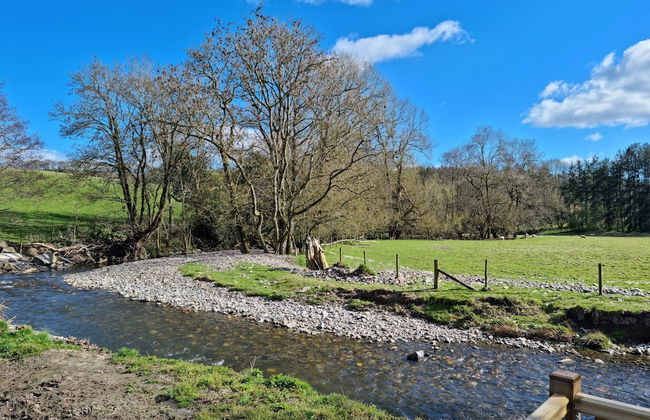 Shropshire - Riverside - Cabin - Sleeps 2 - Hottub - Foto 18