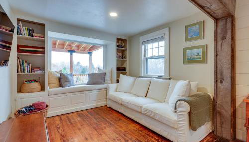 Expansive Wilmot Escape with Deck Near Skiing! - Foto 4