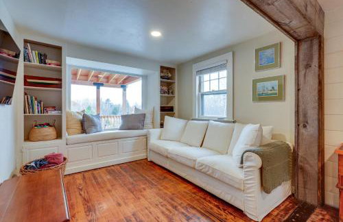 Expansive Wilmot Escape with Deck Near Skiing! - Foto 4