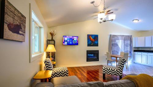 Blue House - private 2 bed, 2 bath home with garage - Foto 3