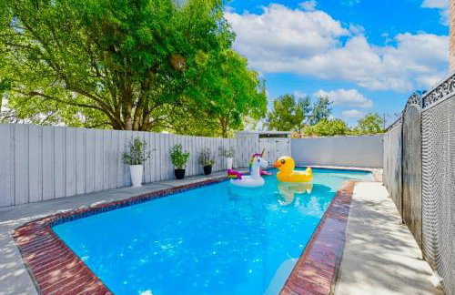 Heated Pool Oasis Close to Attractions - Foto 2