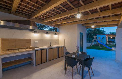 Villa Macan with Private Pool, Sauna & Garden - Photo 44