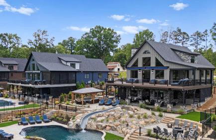 Gray Fox Lodge by Avantstay Waterslide Pool, Theater Sleeps 21 - Foto 158