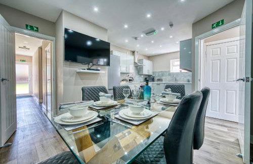 Stylish House - B'ham Airport and NEC, JLR Solihull, Business & Leisure Stays - Aspen House - Photo 39