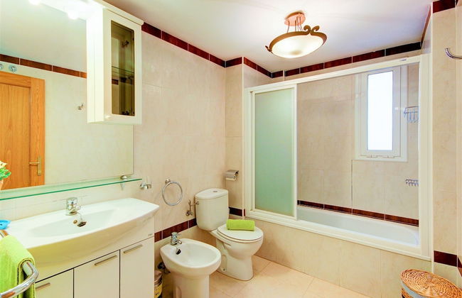 Apartment With Scenic View - Photo 21