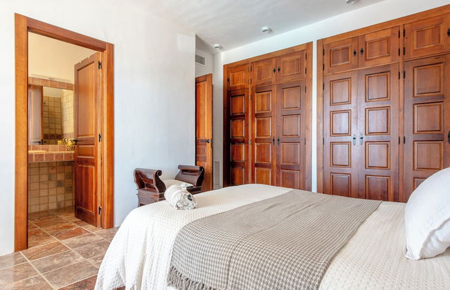 San Josep 6-bed Villa, Sleeps 14, Pool & Sea View - Photo 4