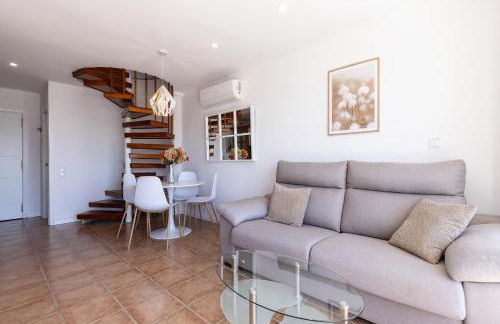 Prime Location Penthouse with Stunning Sea Views - Foto 13