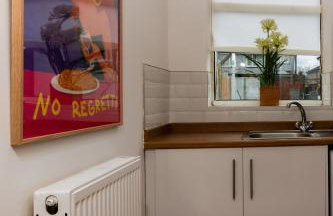 Stylish Comfort: 2BR Home in the Heart of Wigan - Foto 18