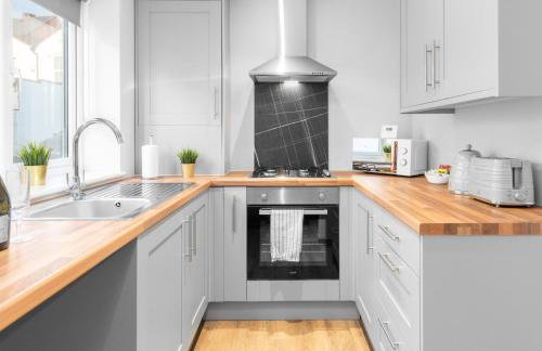 Modern 2 Bed Apartment - 2 Parking Spaces - Sleeps 3 - Netflix 1BS - Foto 4