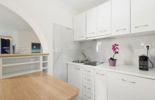 Marbella, Costabella - Beachfront Villa with Heated Pool - Photo 45