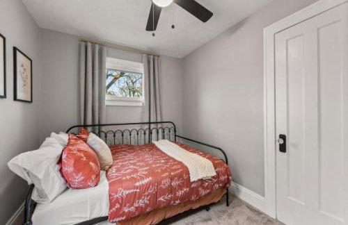 Newly Renovated and Designed Near Downtown - Foto 20