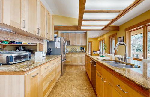 5 Bed 4 Bath Vacation home in Tuckasegee - Foto 9