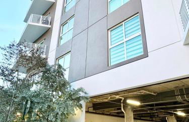 NEW Modern Condo FREE Parking & High Speed Wifi - Foto 45