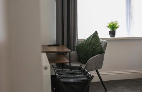 3 Bedroom House with Free Parking - Foto 32