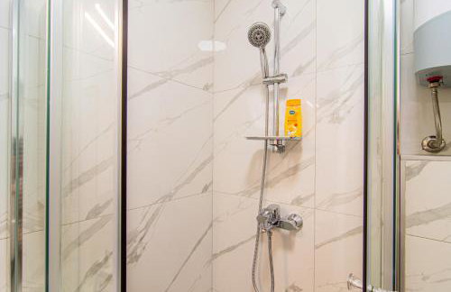 Flexible SelfCheckIns 110 - Zagreb - Private Parking - Loggia - Foto 18