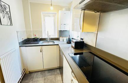 Inviting 2 Bed Guest House steps away from Ascot Racecourse 3 mins drive, 5 mins to Legoland, 12 mins to Windsor Castle Perfect for families & racegoers alike - Foto 14