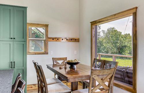 Family Tradition Glenwood Cabin with River Access! - Foto 8