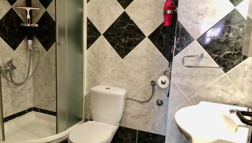 Apartments Pine & Oak with shared seasonal hot tub - Foto 5, Shower