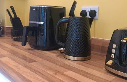 Tropical Sun Homes - Beautiful spacious 3 bed home in a serene environment with free parking for 2 cars - Foto 38