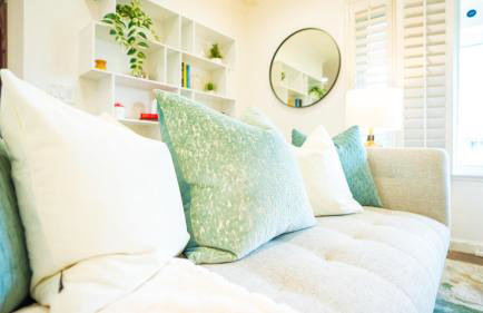 Grand Lux 4BR Prime Location & Serene Yard - Foto 17