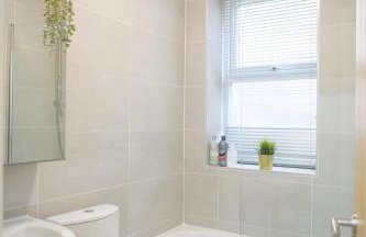 Silver Pines - 2BR - King Bed - 6 Guests - Wi-Fi - Free Parking - Foto 19