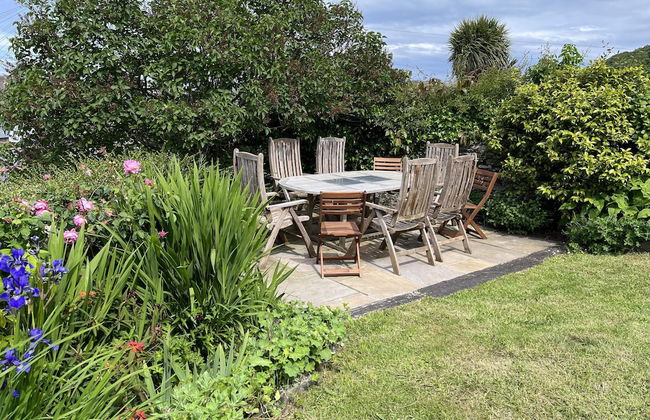 Beautiful 6-bed - Sleeps 12 - Stunning Views - Photo 32