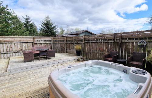 Torridon 1 with Private Hot Tub - Fife - Loch Leven - Lomond Hills- Pet Friendly - Photo 3