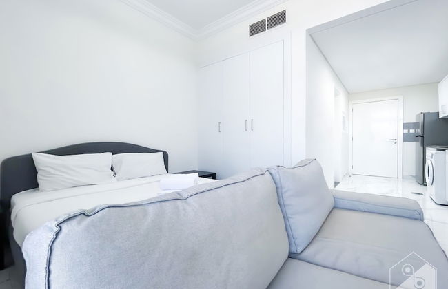 Spacious Studio With Balcony in AL Majan - Photo 8