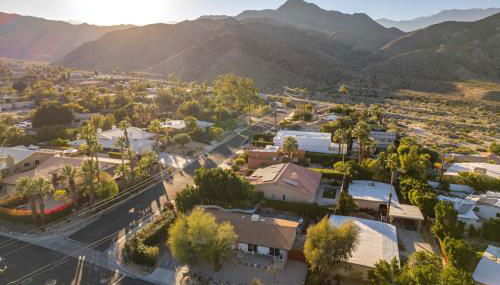 Serene Majestic Views & Walkable to Virtually All - Foto 2