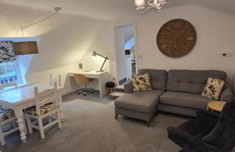 Modern and spacious 2 bedroom apartment with free parking - Photo 10